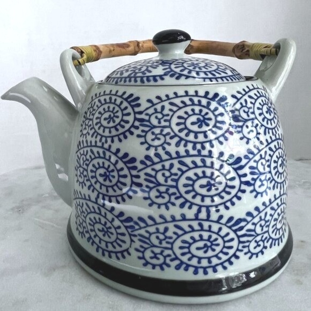Iga Ware Handcrafted Ceramic Teapot Bamboo Handle Blue‎ White Swirl Design Vtg